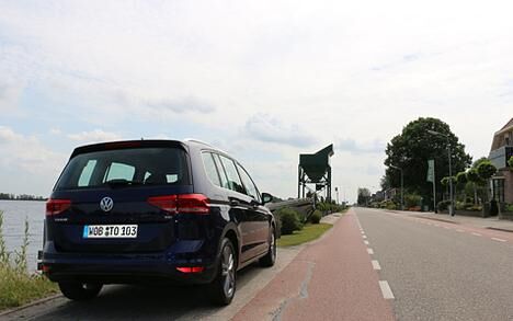 Das Design des neuen VW Touran wurde straffer. Das Hauptaugenmerk der Ingenieure lag aber auf der Verbesserung von Platz, Variabilität und Sicherheit. 