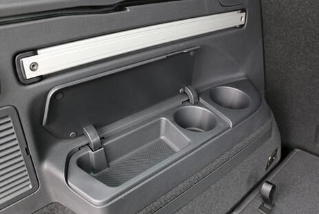 Selbst der dritten Sitzreihe unseres Testwagens bleiben Stauraum, sowie Cupholder, nicht vorenthalten.