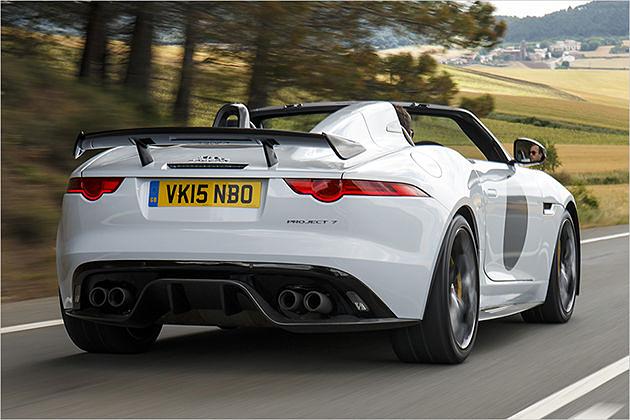 Der Project 7 erzeugt im Gegensatz zum normalen F-Type tatsächlich Downforce. Das erklärt den grobschlächtigen Heckflügel