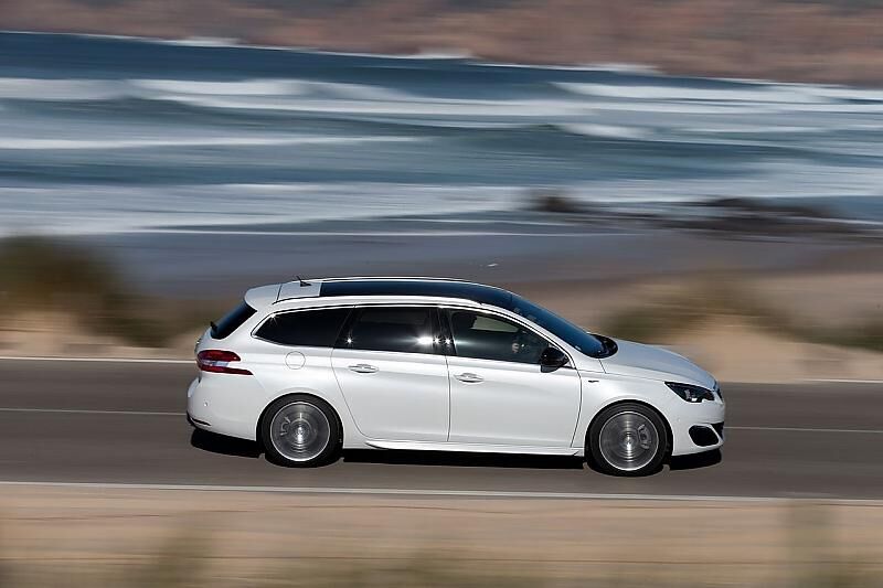Der Peugeot 308 SW Allure 130 e THP verbraucht 5,2 Liter pro 100 Kilometer
