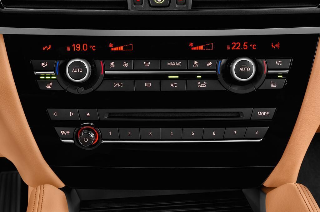 BMW X6 (Baujahr 2015) Xdrive50I 5 Türen Temperatur und Klimaanlage