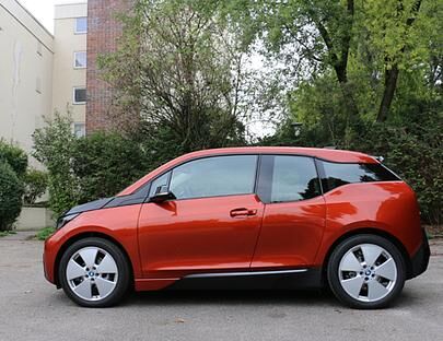 Wie ein bunter Hund. Egal wo man sich befindet, erregt der BMW i3 stets Aufmerksamkeit.
