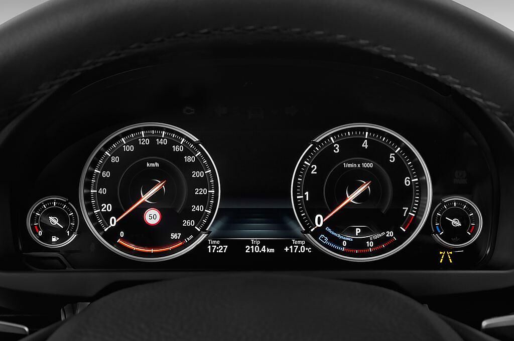BMW X6 (Baujahr 2017) M sportpaket 5 Türen Tacho und Fahrerinstrumente