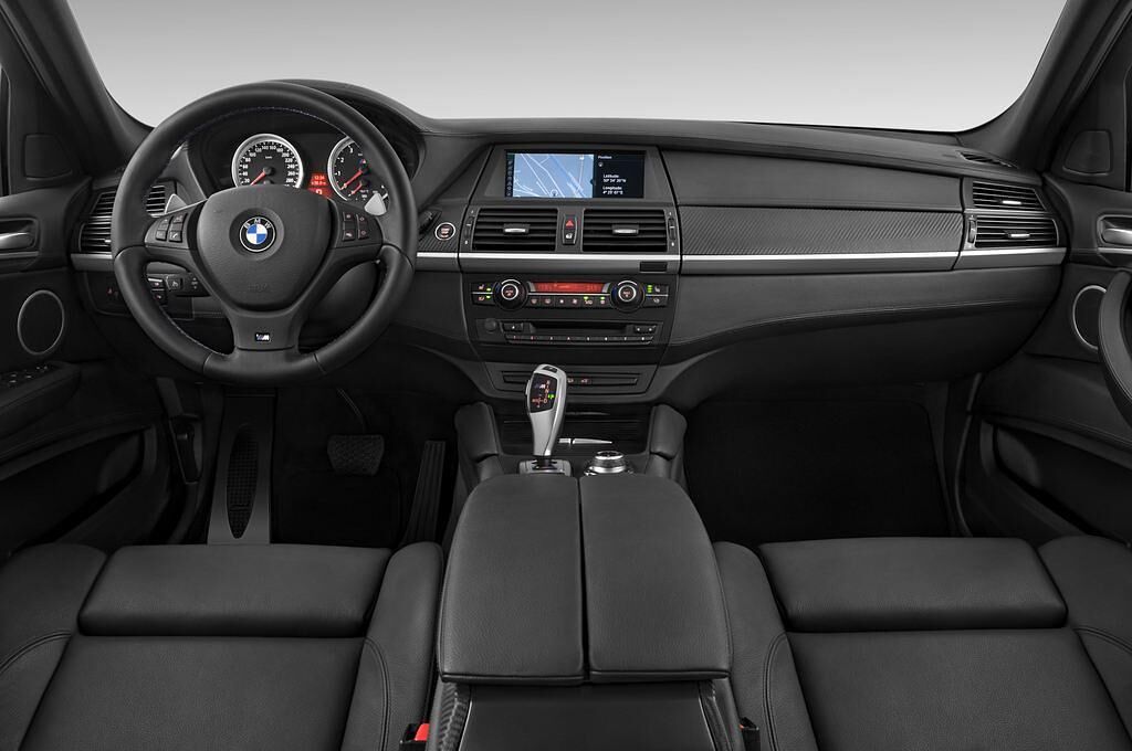 BMW X6 M (Baujahr 2012) - 5 Türen Cockpit und Innenraum