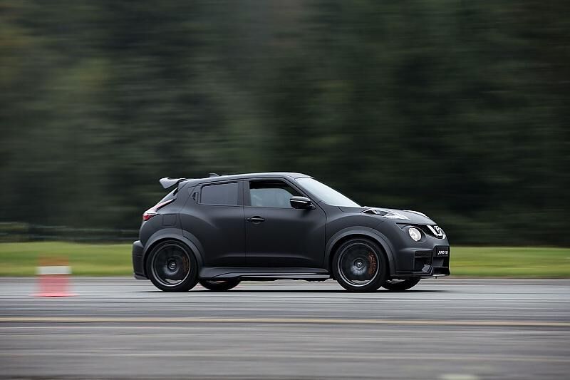 Der Nissan Juke-R 2.0 ist rund 4,20 Meter lang