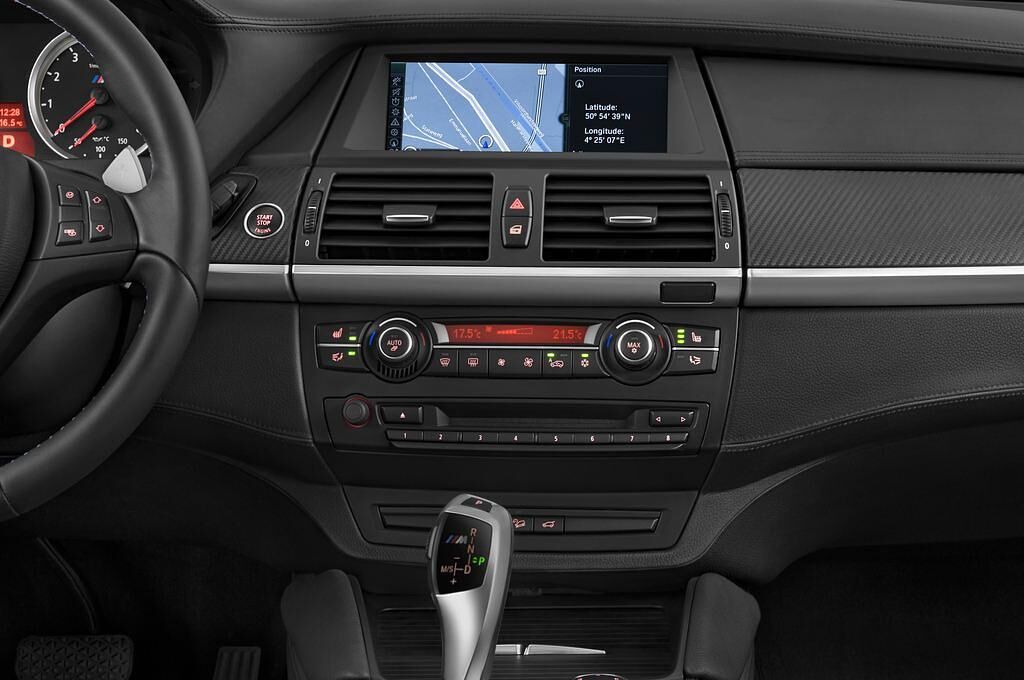 BMW X6 M (Baujahr 2012) - 5 Türen Mittelkonsole