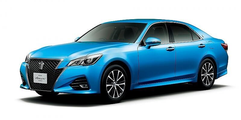 Toyota Crown 2016 - buntes Farbenspiel