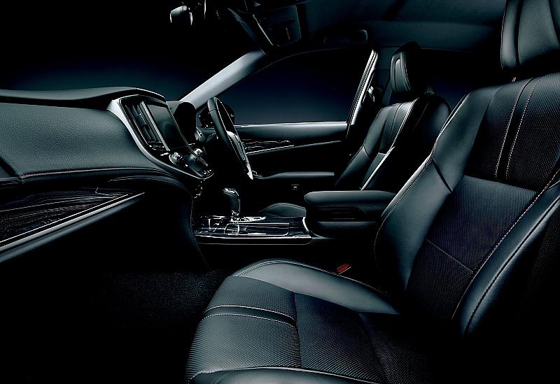 Der Innenraum des Toyota Crown 2016