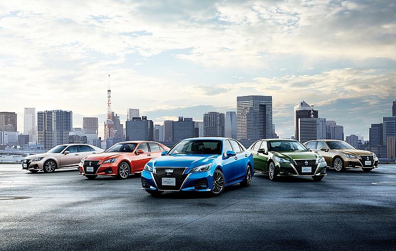Toyota Crown 2016 - die gesamte Palette