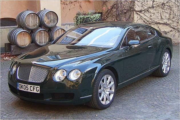 Langgestreckte Motorhaube: Bentley Continental GT