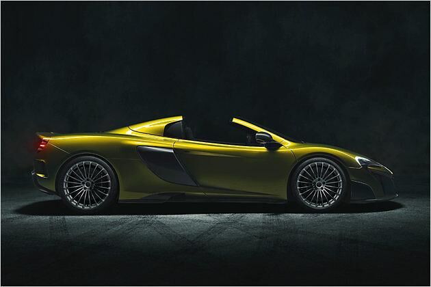 Wie das Coupé beschleunigt auch der 675LT Spider in 2,9 Sekunden auf 100 km/h. Die 200er-Marke wird nach 8,1 Sekunden geknackt