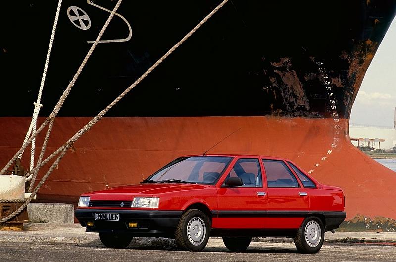 Der Renault 21 kam zunächst als Stufenheck-Version auf den Markt