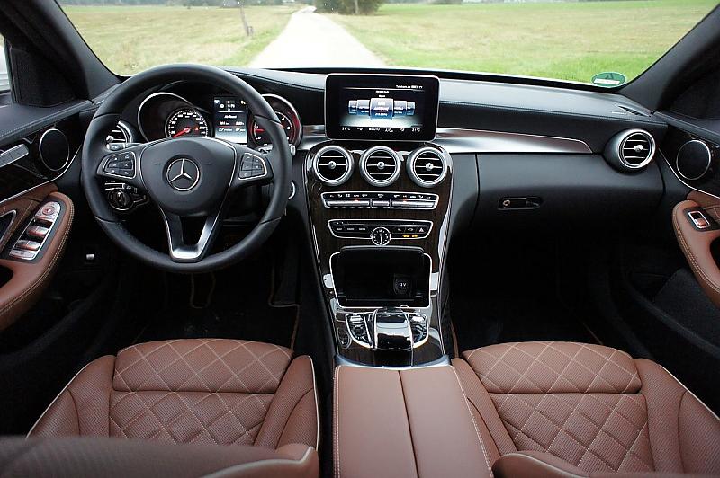 Übersichtlich gegliedertes Cockpit