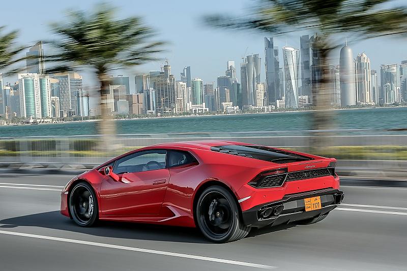 Lamborghini Huracan LP 580-2 - schiebt brachial an - mit den Hinterläufen