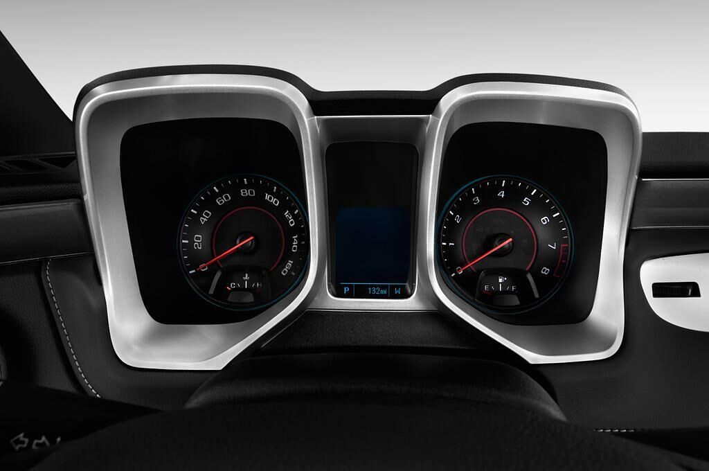 Chevrolet Camaro (Baujahr 2012) - 2 Türen Tacho und Fahrerinstrumente
