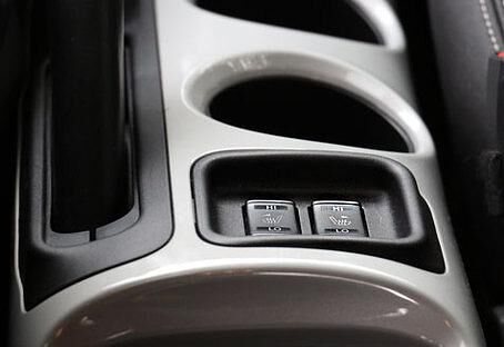 Lediglich die Platzierung der Schalter für die Sitzheizung fällt aus dem Rahmen. Sie finden sich im Nissan Juke weit hinten auf der Mittelkonsole.