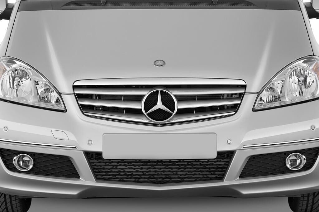 Mercedes A-Class (Baujahr 2011) Avantgarde 5 Türen Kühlergrill und Scheinwerfer
