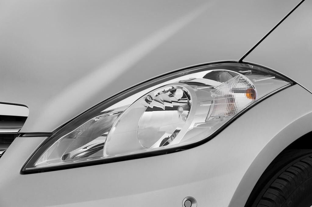 Mercedes A-Class (Baujahr 2011) Avantgarde 5 Türen Scheinwerfer