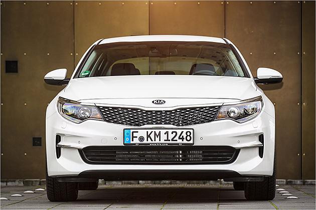 Zu den Erkennungszeichen der neuen Generation gehört die neue Front mit "Tüpfel-Grill" und Knick in den Scheinwerfern