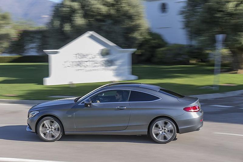 Nach sechs Sekunden erreicht Mercedes C 300 Coupé 100 km/h