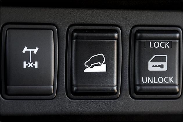 Das Hinterachsdifferenzial lässt sich elektronisch sperren. Ebenfalls an Bord: eine Bergabfahrhilfe