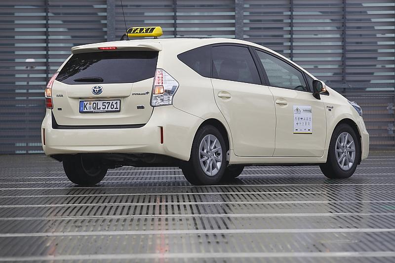 Toyota Prius Plus Taxi