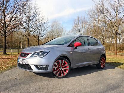 Unser Seat Ibizia-Testwagen kommt mit sportlichem FR-Paket und Extras wie Xenon-Licht und Navi auf stolze 22.590 Euro. Der Einstiegspreis liegt bei 12.690 Euro. 