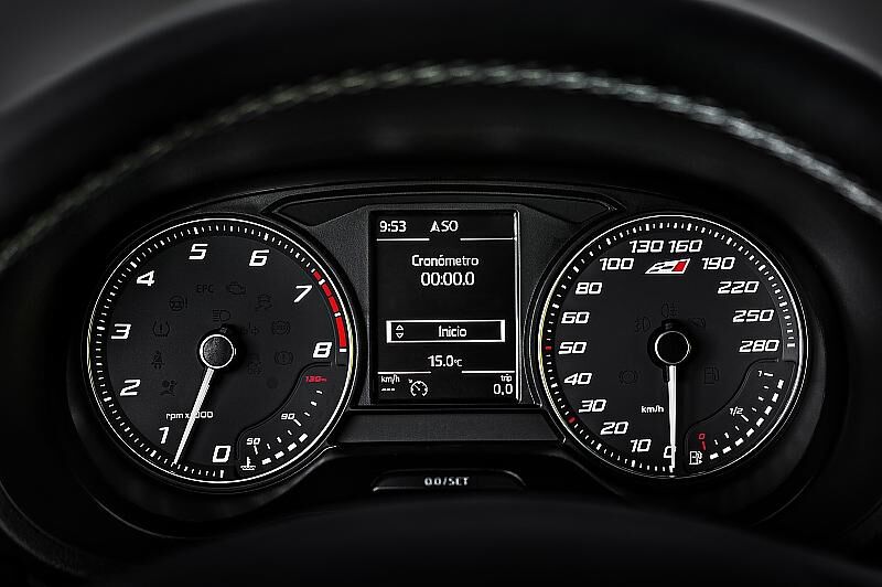 Das Tacho im Seat Ibiza Cupra reicht bis 280 km/h - real ist bei 235 km/h Schluss