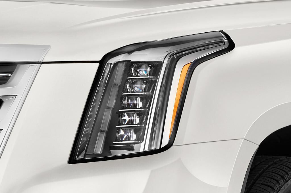 Cadillac Escalade (Baujahr 2016) Platinum 5 Türen Scheinwerfer