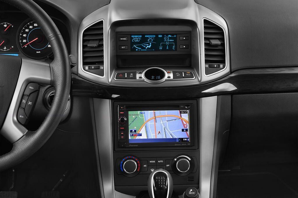 Chevrolet Captiva (Baujahr 2014) LT 5 Türen Mittelkonsole