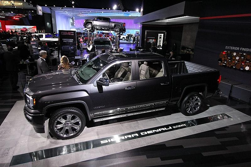 Der GMC Denali Ultimate kann schwere Lasten schleppen