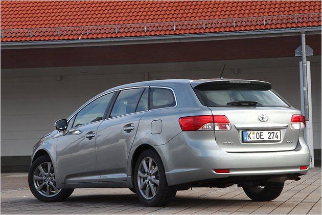 Die Kombiversion ist in Deutschland deutlich beliebter als die Avensis Stufenhecklimousine