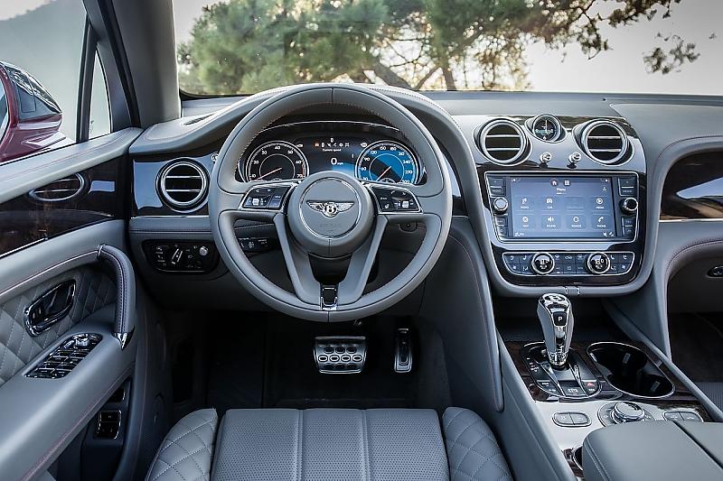 Das Cockpit des Bentley Bentayga W12