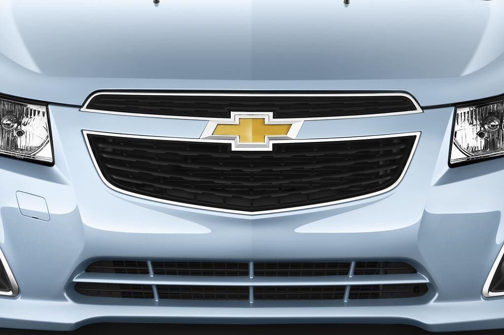 Chevrolet Cruze (Baujahr 2013) LTZ 5 Türen Kühlergrill und Scheinwerfer