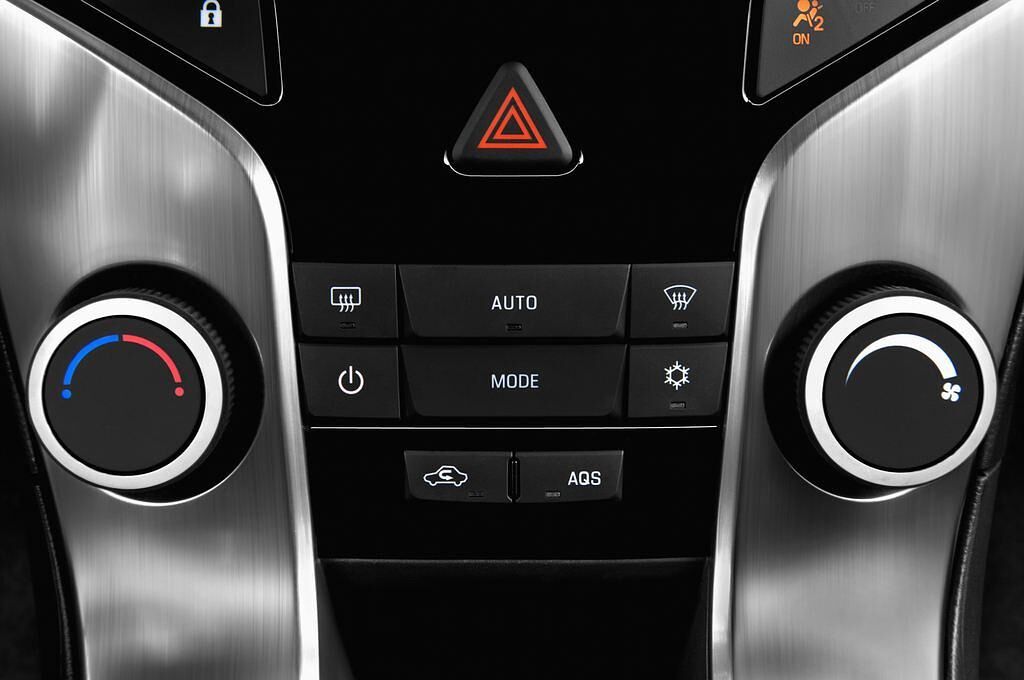 Chevrolet Cruze (Baujahr 2013) LTZ 5 Türen Temperatur und Klimaanlage
