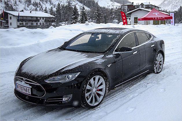 Wir durften im österreichischen Pitztal hinter das Steuer und uns von den Winterqualitäten des Elektroautos überzeugen