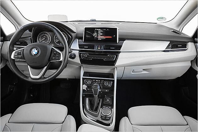 Das Cockpit sieht nicht viel anders als bei einem konventionellen Modell aus