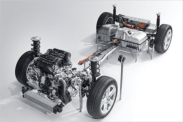 Der 225xe wird vorne von einem Turbobenziner, hinten von einem 88 PS starken E-Motor angetrieben