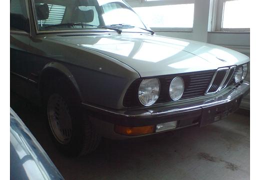 BMW 5er Limousine (1981–1987) 520i (125 PS)