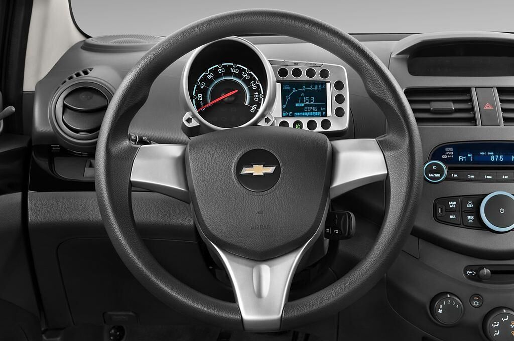 Chevrolet Spark (Baujahr 2011) LS 5 Türen Lenkrad