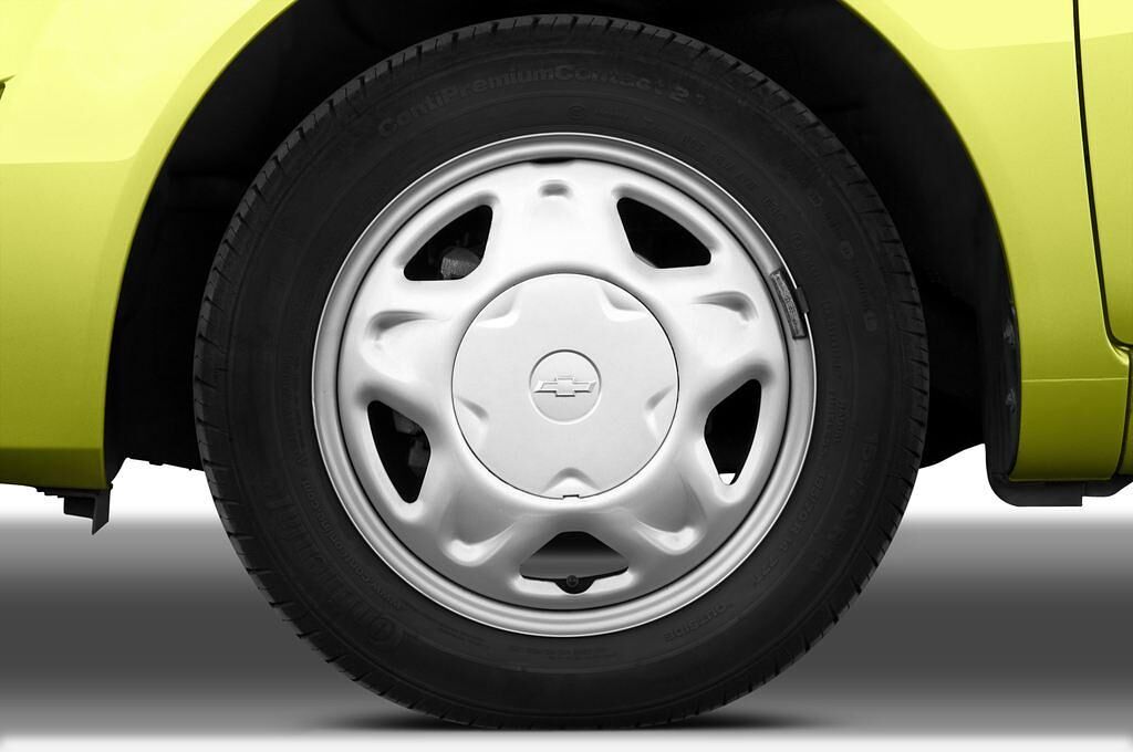 Chevrolet Spark (Baujahr 2011) LS 5 Türen Reifen und Felge
