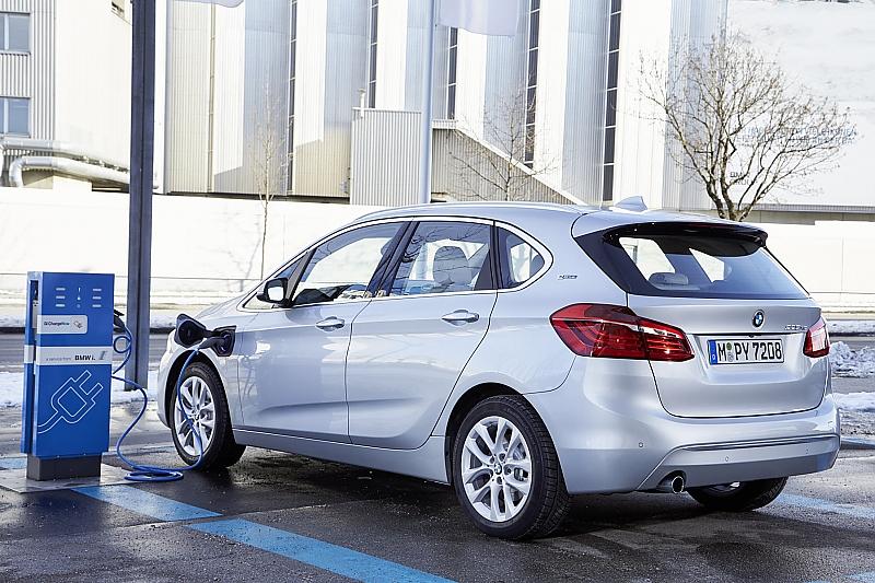 BMW 225xe Active Tourer - die Ladezeit liegt zwischen 2 und 3,5 Stunden