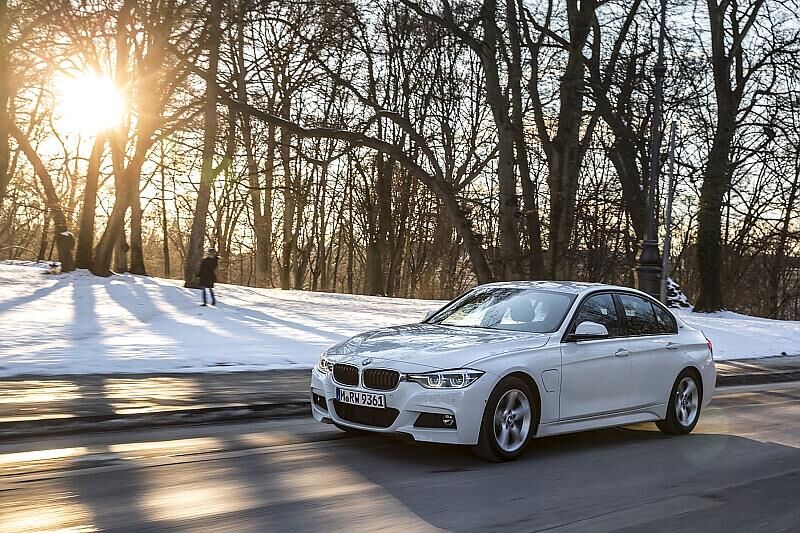 BMW 330e