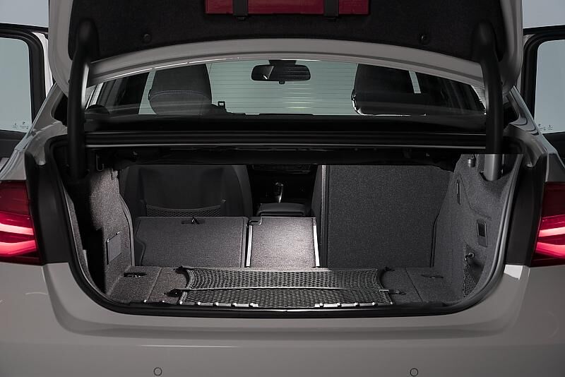 BMW 330e - Umklappen ist kein Problem