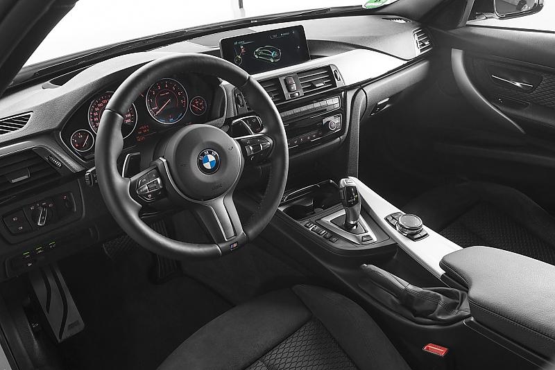 BMW 330e