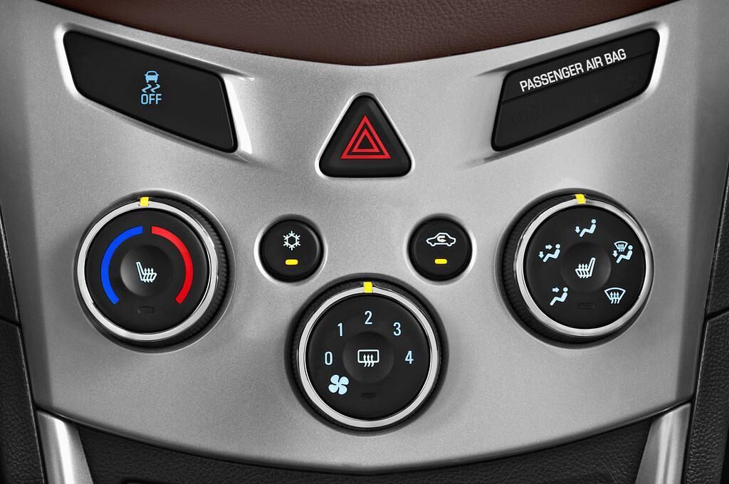 Chevrolet Trax (Baujahr 2013) LT+ 5 Türen Temperatur und Klimaanlage