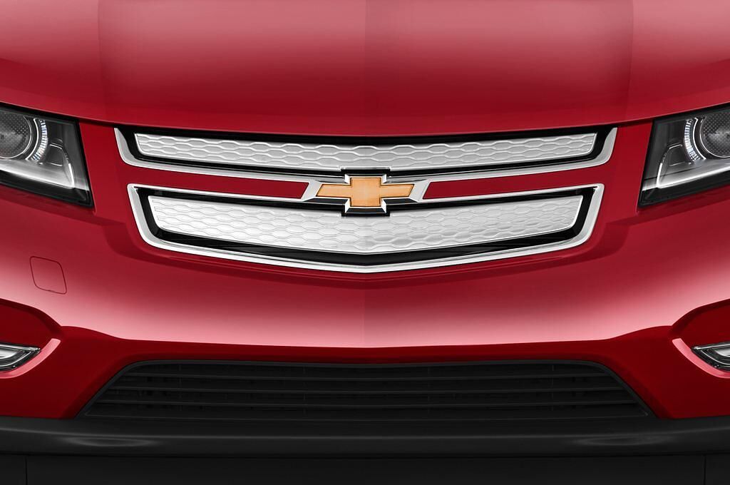 Chevrolet Volt (Baujahr 2012) - 4 Türen Kühlergrill und Scheinwerfer