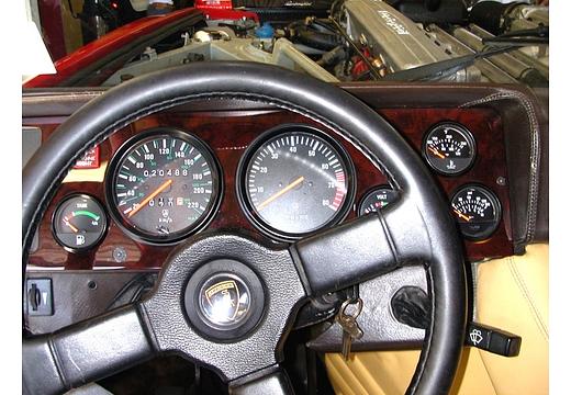 Lamborghini LM002 SUV (1986–1993) LP5000S QV (455 PS)
