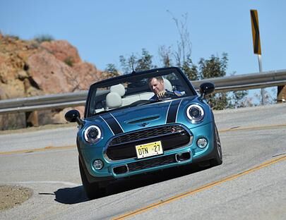 Wenn die 192 PS auf die Vorderräder losgelassen werden, geht es ordentlich voran. Dank einem Top Fahrwerk braucht der Mini-Fahrer die nächste Kurve aber nicht zu fürchten.