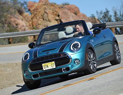 Die gute Fahrdynamik macht einen Großteil des Fahrspaßes im neuen Mini Cabriolet aus. Basis dafür ist vor allem eine sehr steife Karosserie.